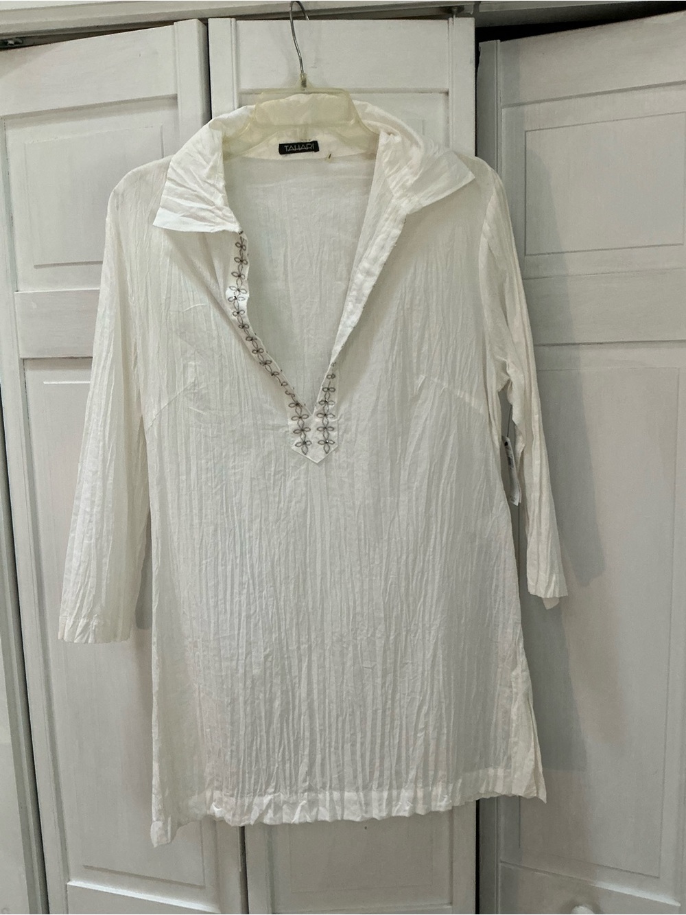 Tahari White V-Neck Embellished Tunic Top